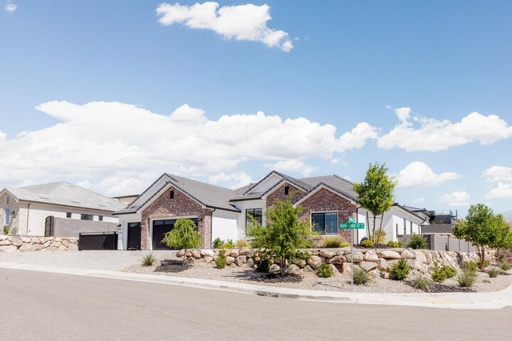 Property Photo:  716 W Sunny Ledge Dr  UT 84780 