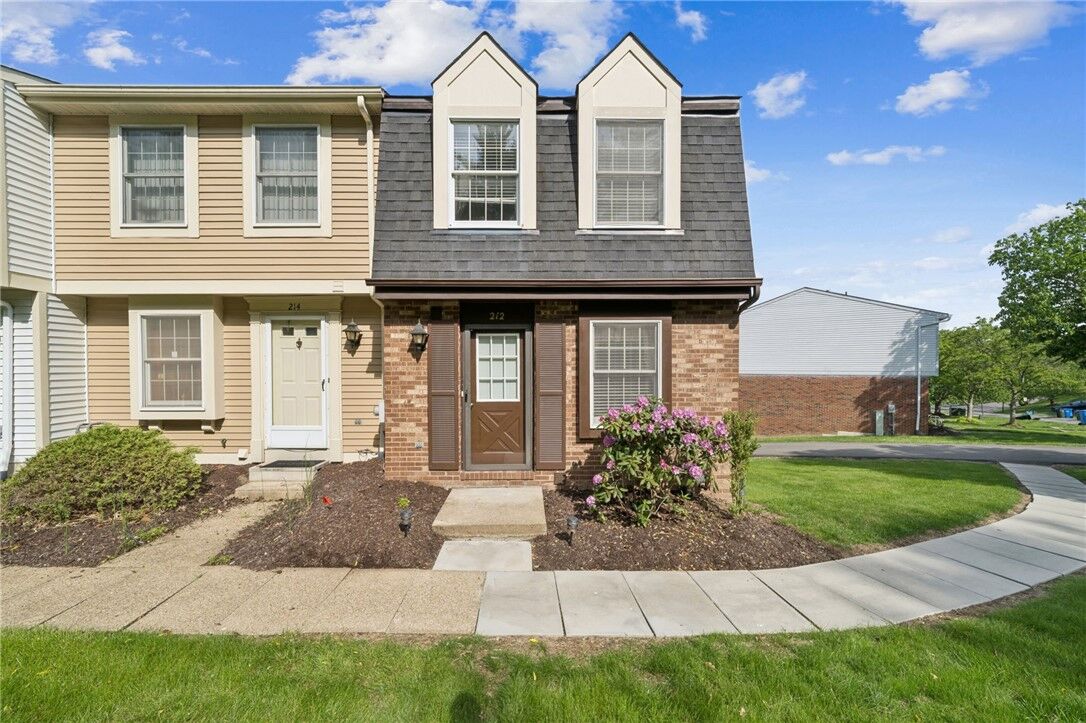 Property Photo:  212 Shadowlawn Cir  PA 15236 