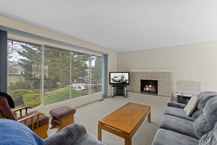 Property Photo:  13771 Malabar Avenue  BC V4B 2X8 