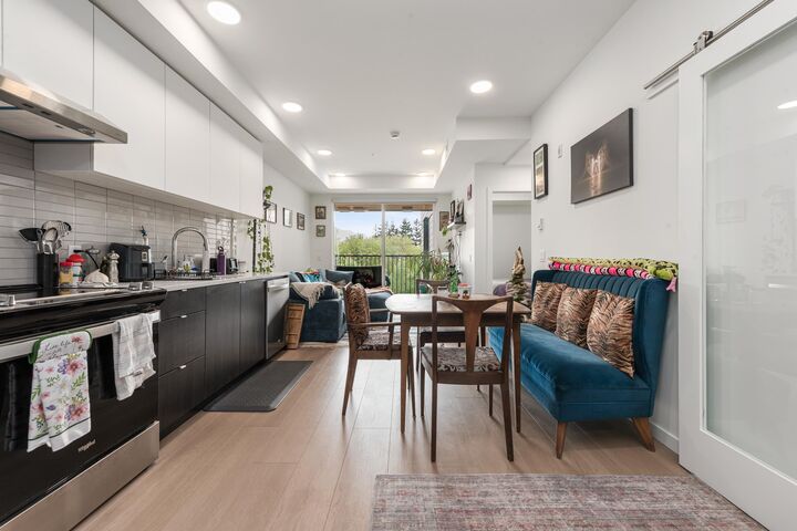 Property Photo:  37994 Second Avenue 402  BC V8B 0C3 