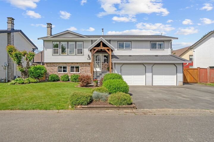 Property Photo: 6235 Dundee Place BC V2R 2H1