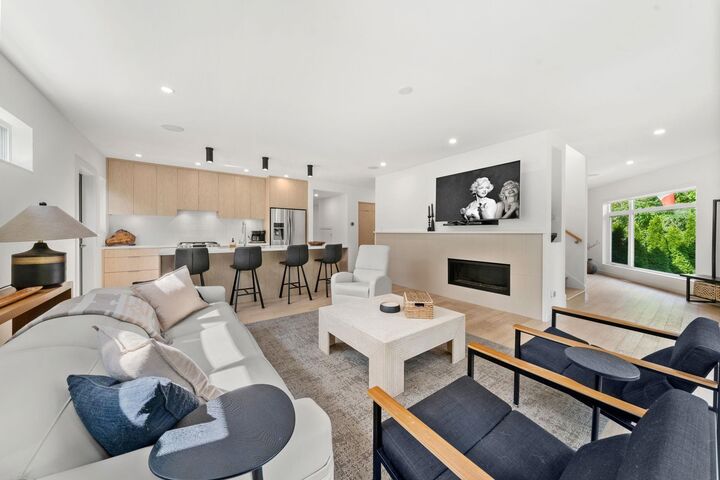 Property Photo:  2025 Mackay Avenue  BC V7P 2M8 