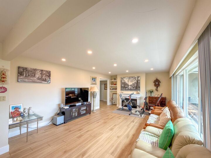 Property Photo:  652 Shaw Avenue  BC V3K 2R6 