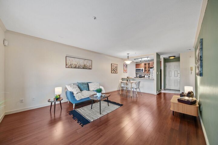 Property Photo:  526 Thirteenth Street 305  BC V3M 4L9 