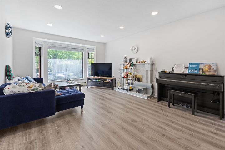 Photo de la propriété:  189 W 46th Avenue  BC V5Y 2X1 