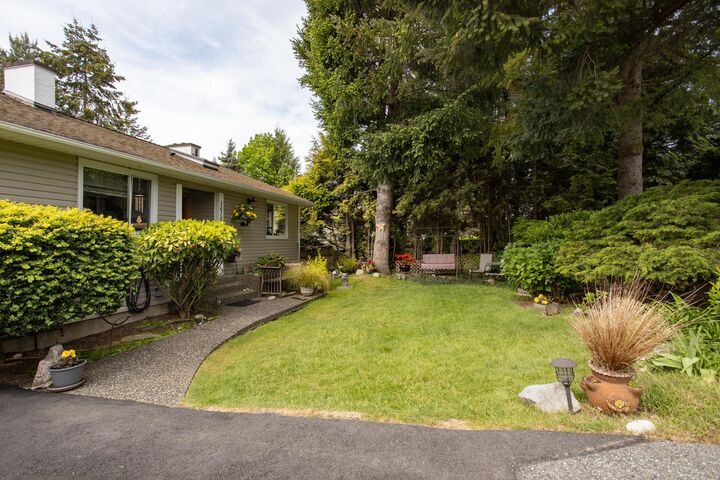 Property Photo: 16104 9 Avenue BC V4A 1A6