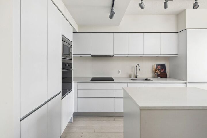 Property Photo:  180 E 2nd Avenue 611  BC V5T 0K4 