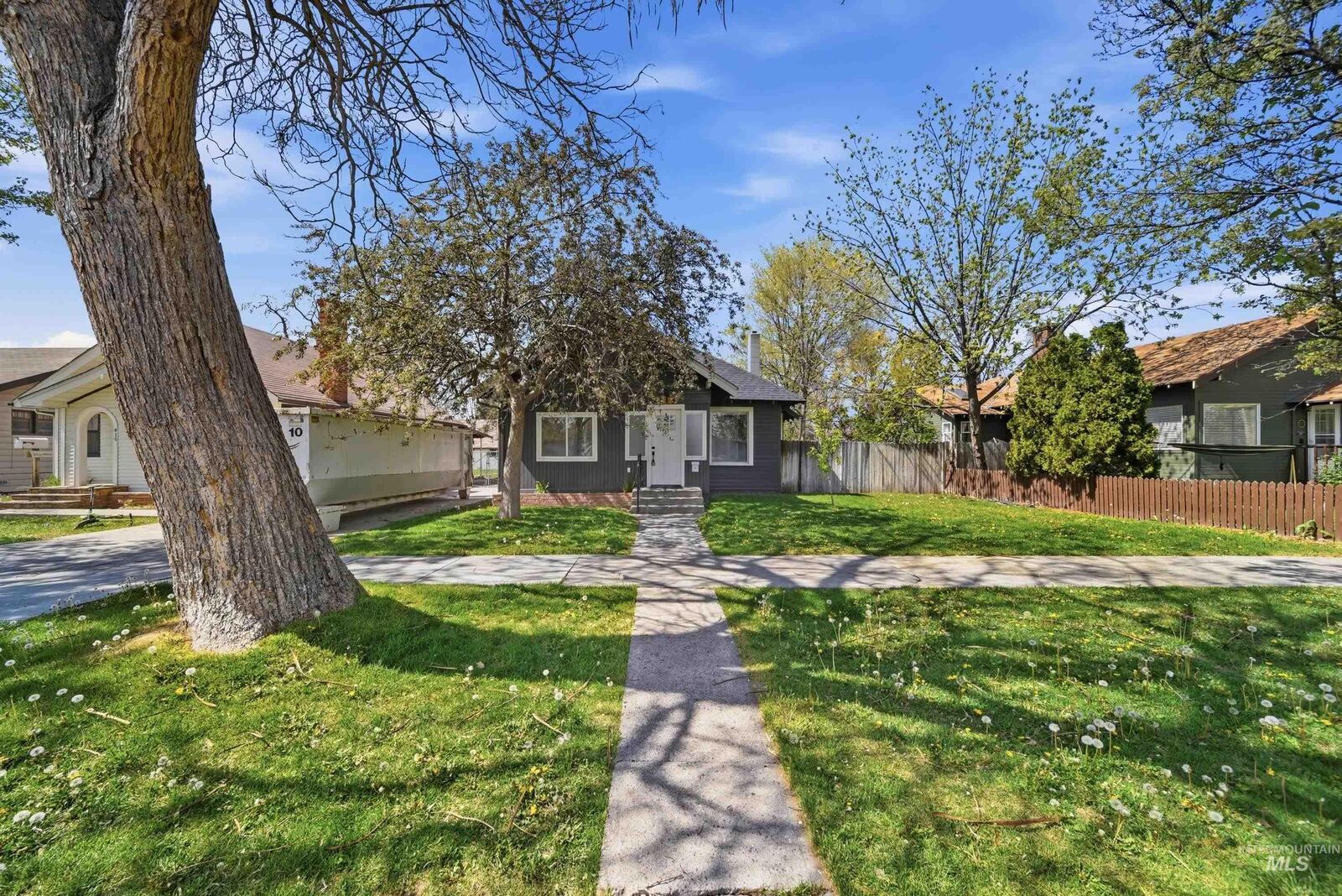 Property Photo: 415 6th Ave ID 83651