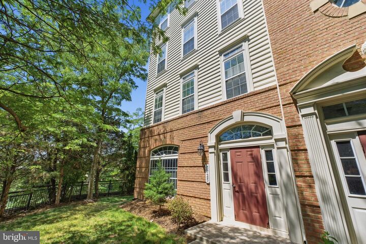 Property Photo: 5725 Callcott Way B VA 22312