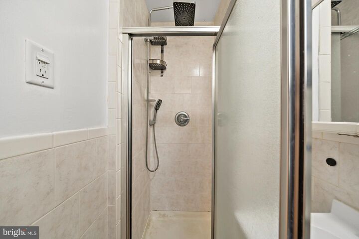 Property Photo:  1304 Jackson Street 1  PA 19148 