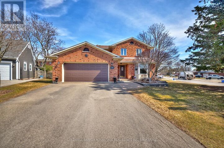 Property Photo:  28 Dixon Crescent  ON L3C 6P4 