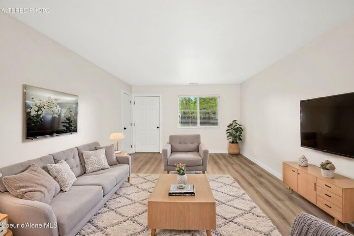 Property Photo:  1717 Main St A&Ampb  ID 83864 