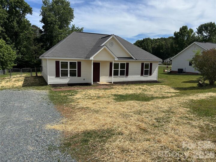 Property Photo: 1002 Crescent Way NC 28174