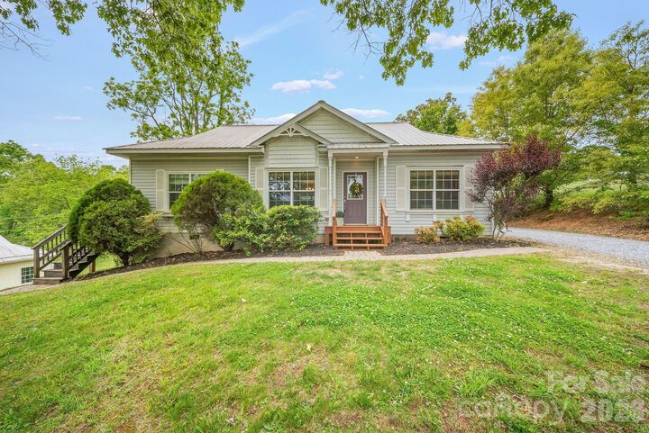 Property Photo: 233 Thompson Cove Road NC 28721