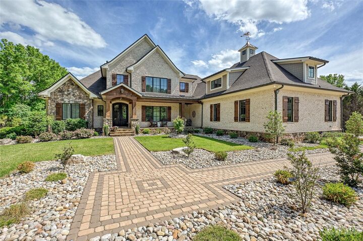 Property Photo: 1430 Rosehill Drive NC 28173