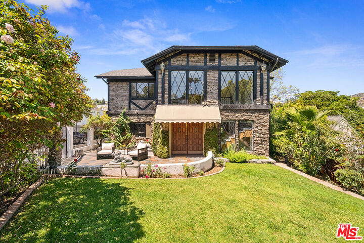 Property Photo: 2402 Hollyridge Dr CA 90068