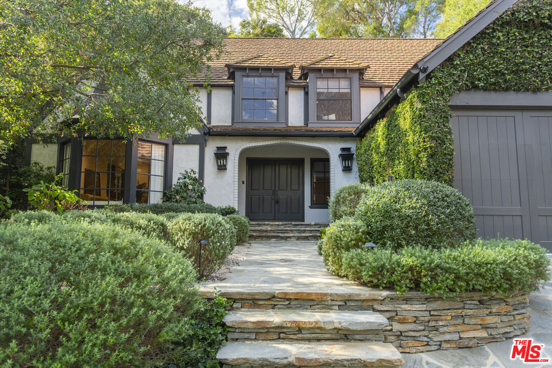 Property Photo:  13176 Boca De Canon Ln  CA 90049 