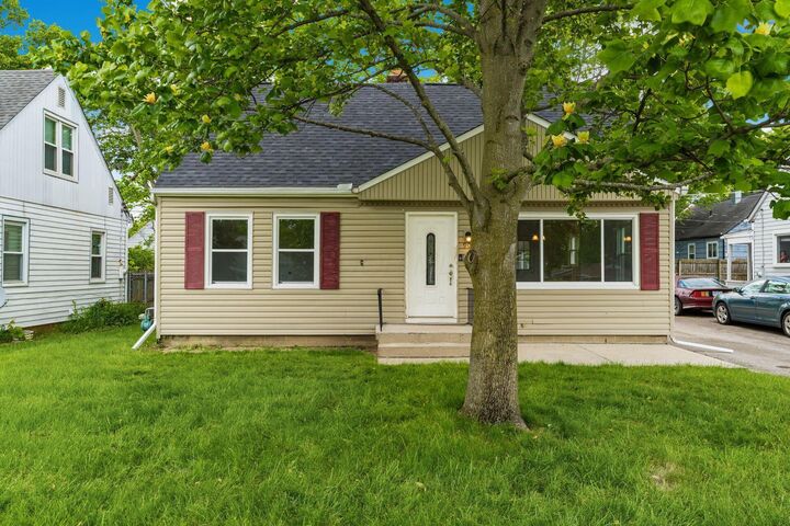 Property Photo:  902 Eastmoor Boulevard  OH 43209 