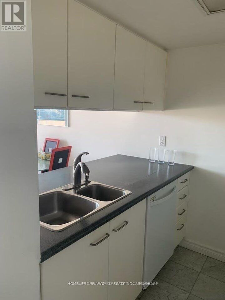 Property Photo:  38 Elm Street 2809  ON M5G 2K5 