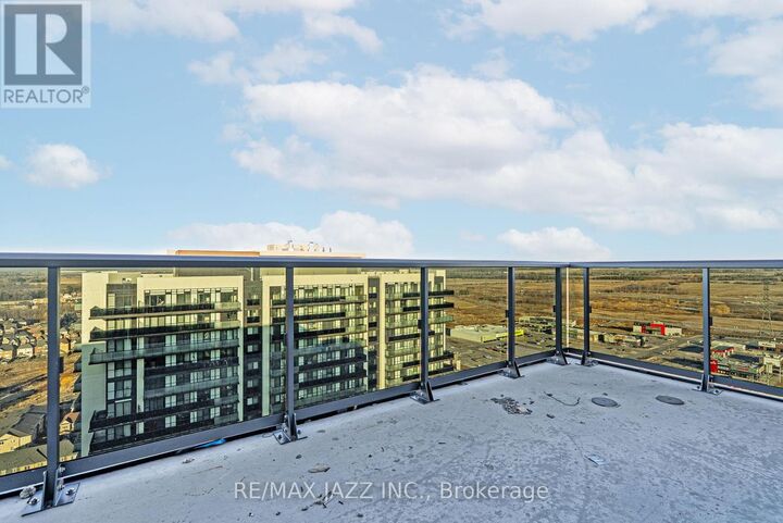 Property Photo:  2545 Simcoe Street North Ph 16  ON L1L 0W3 