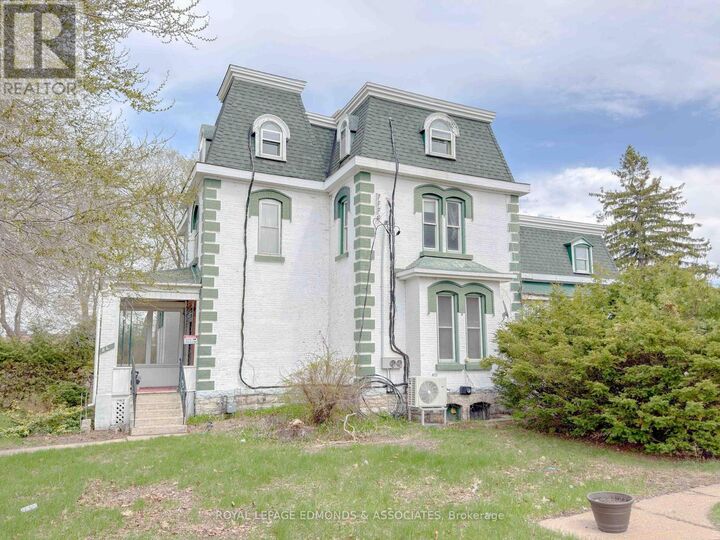 Property Photo:  247 Victoria Street  ON K8A 4K5 