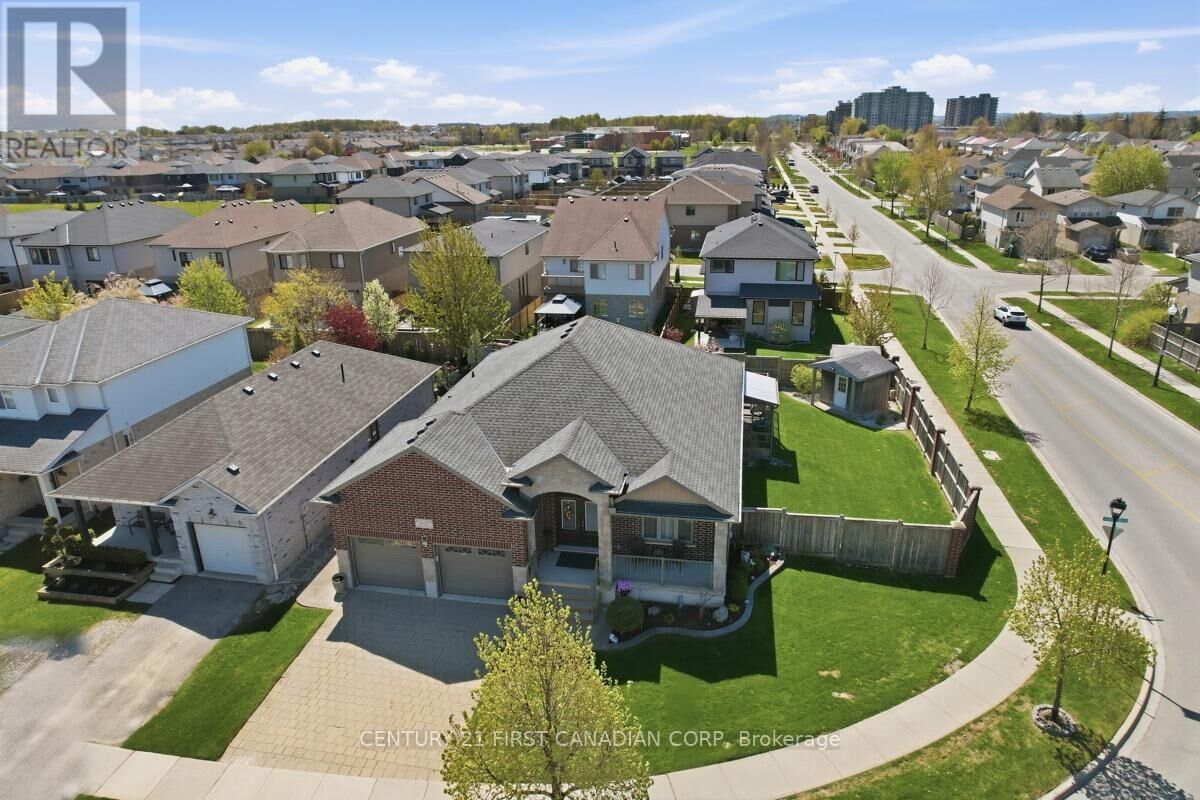 Property Photo:  2035 Coronation Drive  ON N6G 0B5 