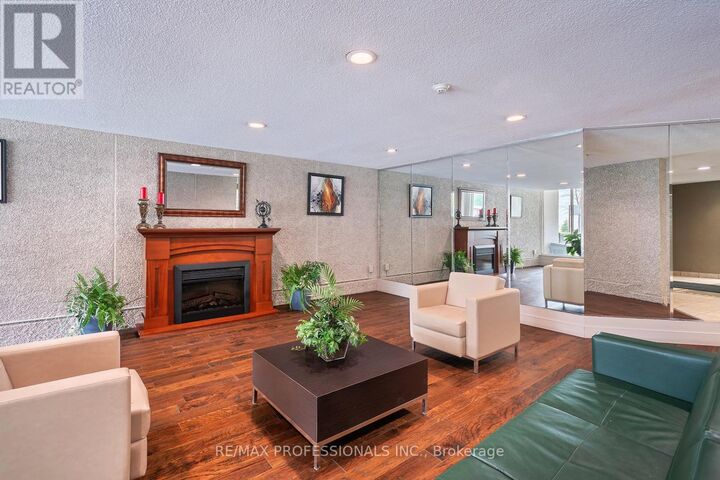 Property Photo:  812 Burnhamthorpe Road 1504  ON M9C 4W1 
