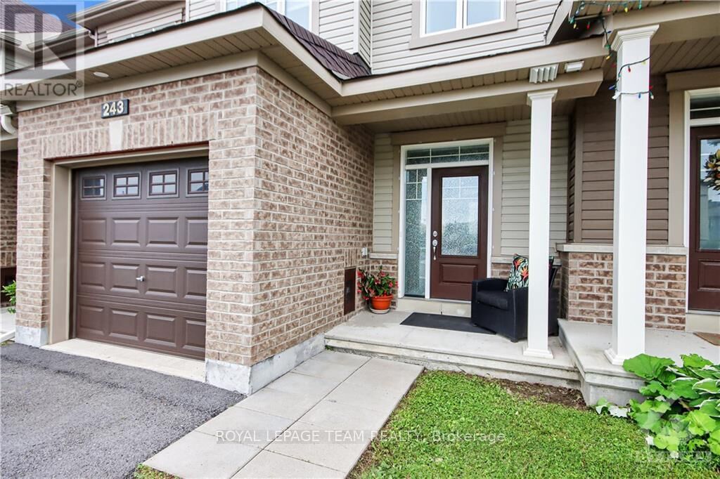 Property Photo:  243 Kimpton Drive  ON K2S 0B9 