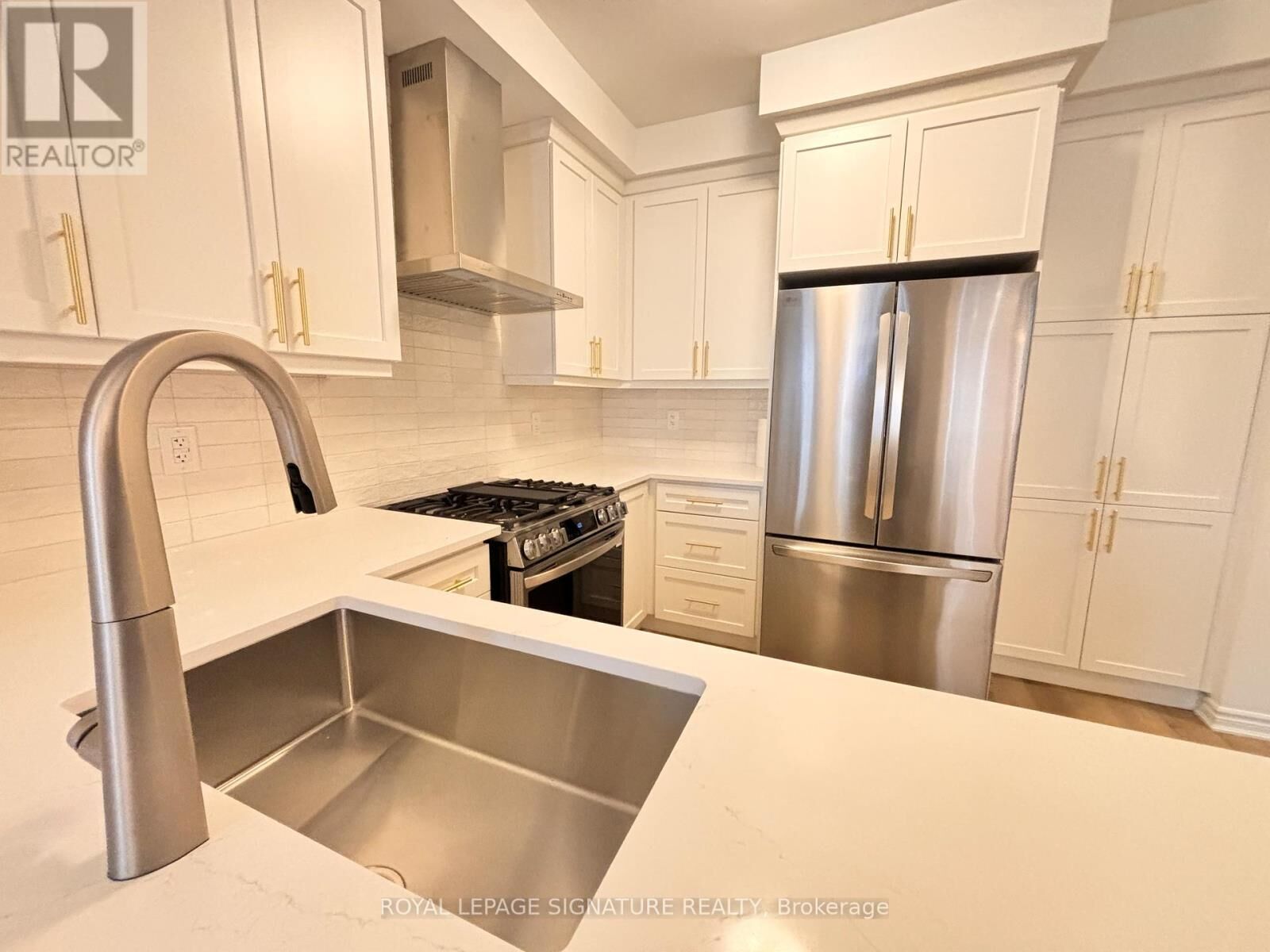 Property Photo:  41 Pearen Lane  ON L9J 1A3 
