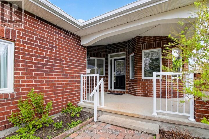 Property Photo:  78 Amberlakes Drive  ON K2S 2A2 