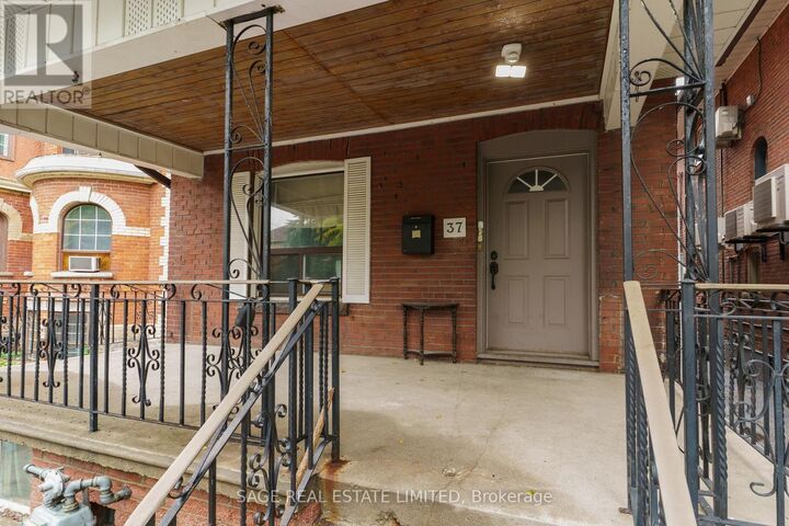 Property Photo:  37 Rusholme Road Main  ON M6J 3H3 