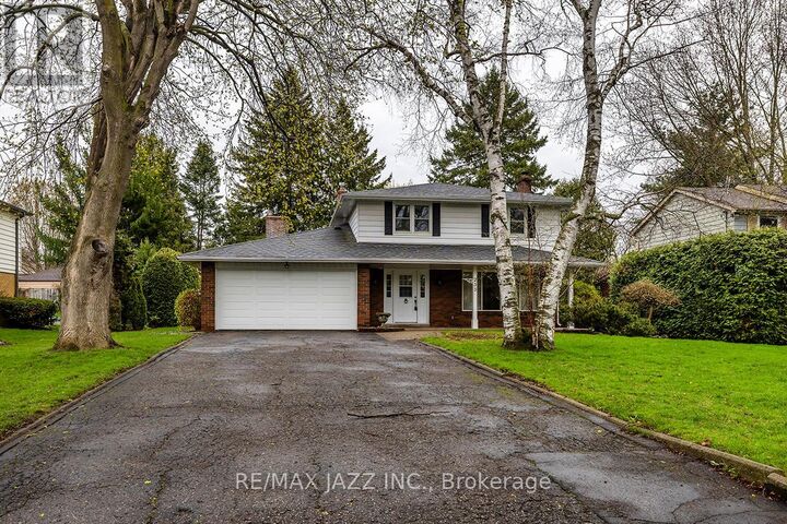 Property Photo:  233 Wellington Street  ON L1N 5L7 