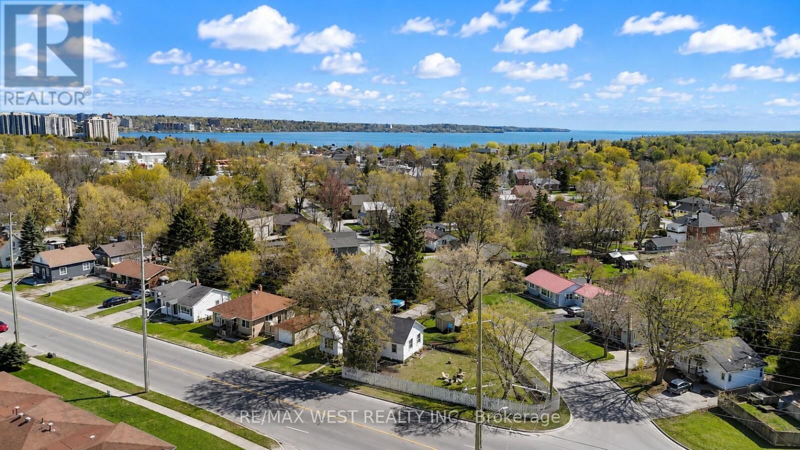 Property Photo:  191 Anne Street South  ON L4N 2E7 