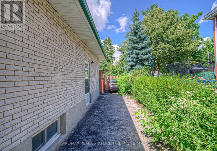 Property Photo:  523 Dunbar Road  ON N3H 2T3 