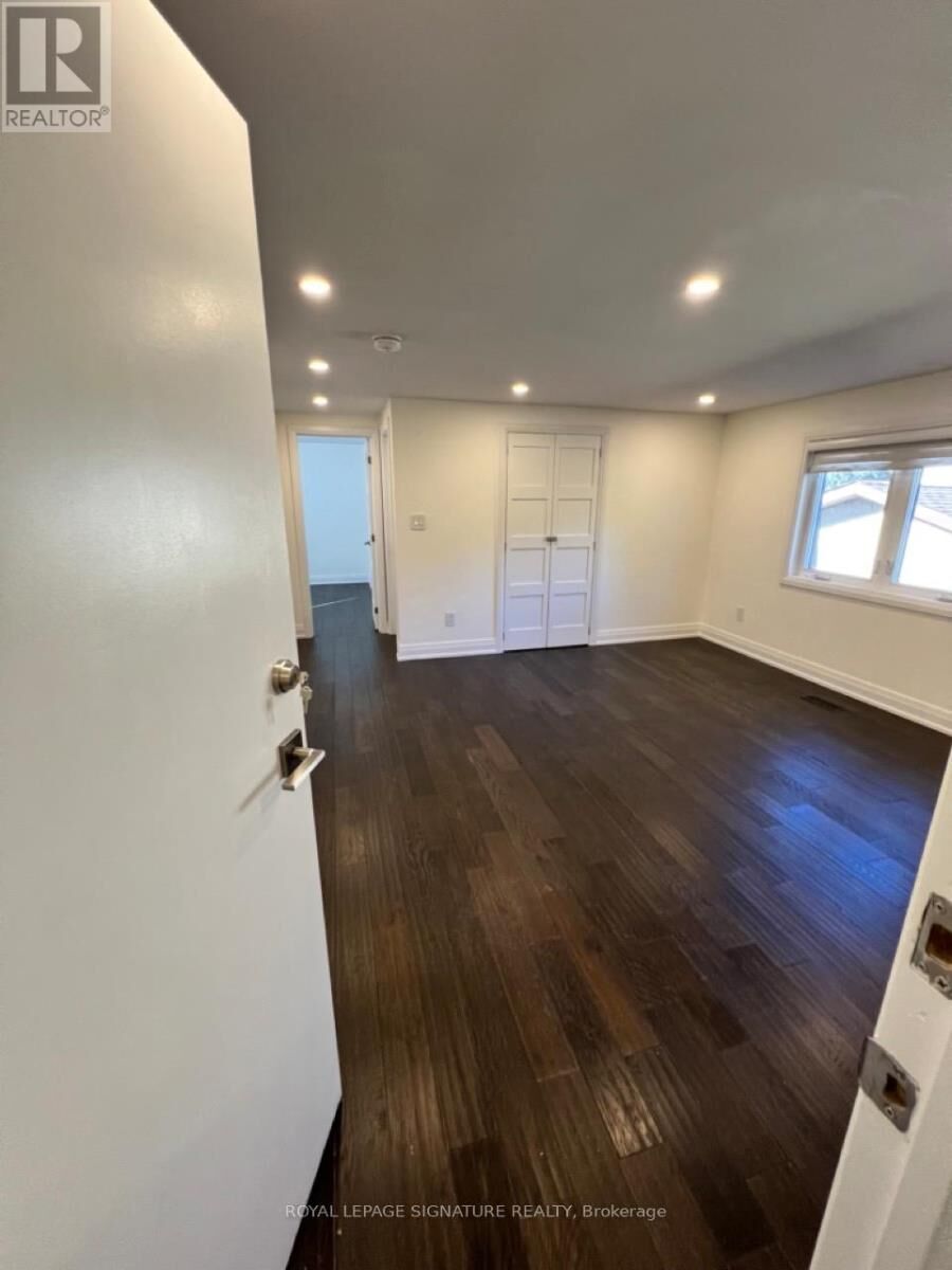 Property Photo:  55 Creekwood Drive Upper  ON M1E 4L6 