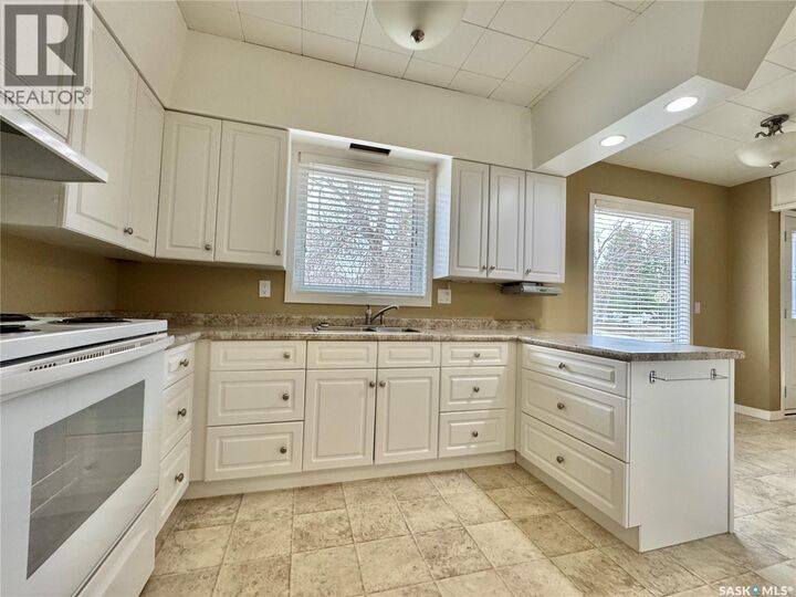 Property Photo:  5 Crestwood Crescent  SK S3N 2P2 