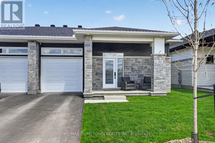 Property Photo:  1253 Potter Drive  ON K6V 0G8 