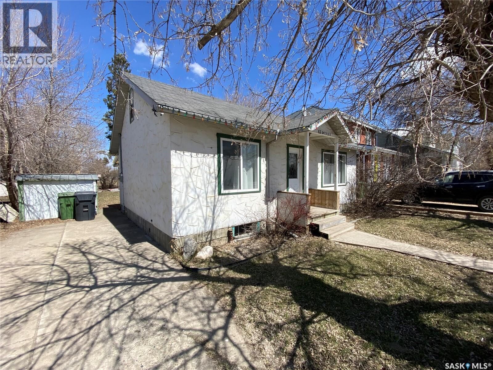 Property Photo:  85 Smith Street E  SK S3N 0H7 