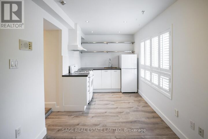 Property Photo:  8 Brookmount Road 2  ON M4L 3N1 