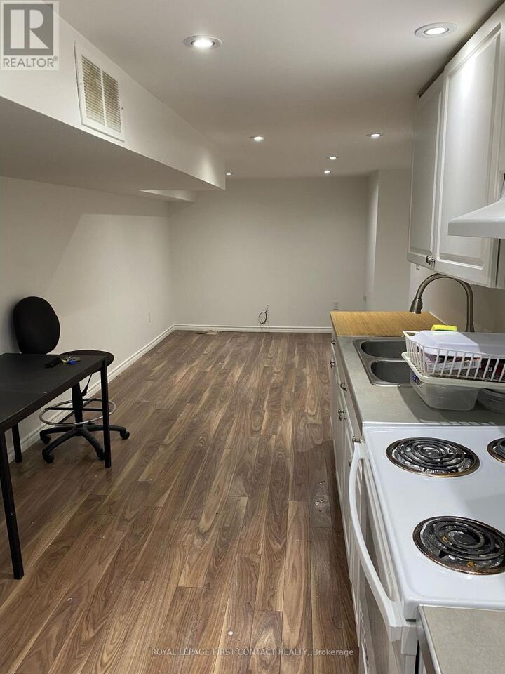 Property Photo:  560 Heman Street  ON L3Y 2Z3 