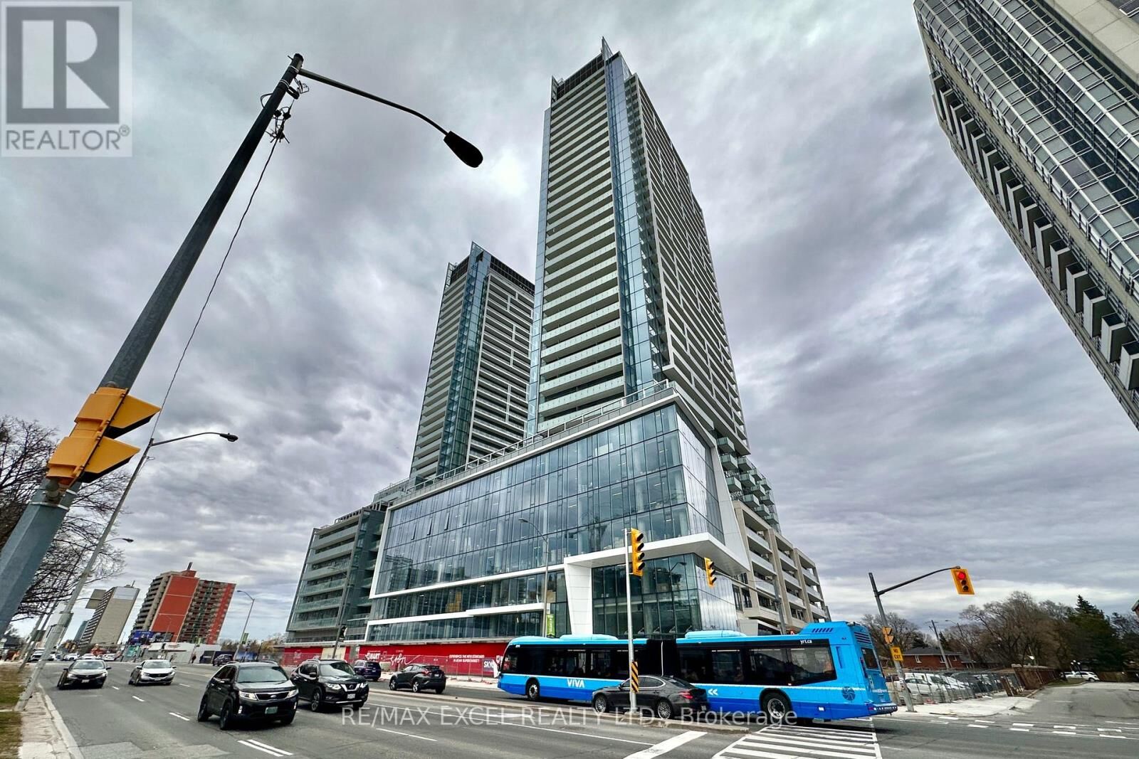 Property Photo:  8 Olympic Garden Drive 2710  ON M2M 0B9 