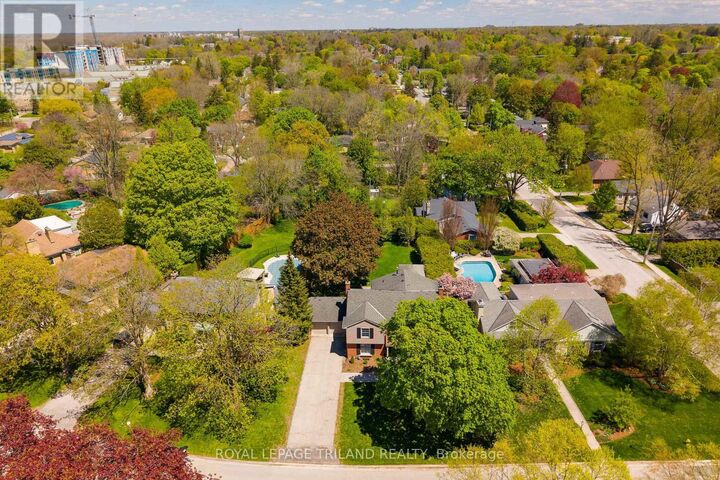 Property Photo:  1104 The Parkway  ON N6A 2X3 