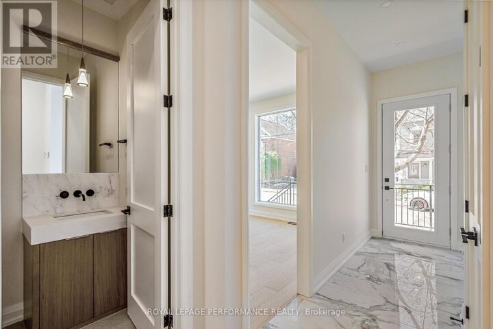 Property Photo:  31 Commanda Way  ON K1M 1G1 