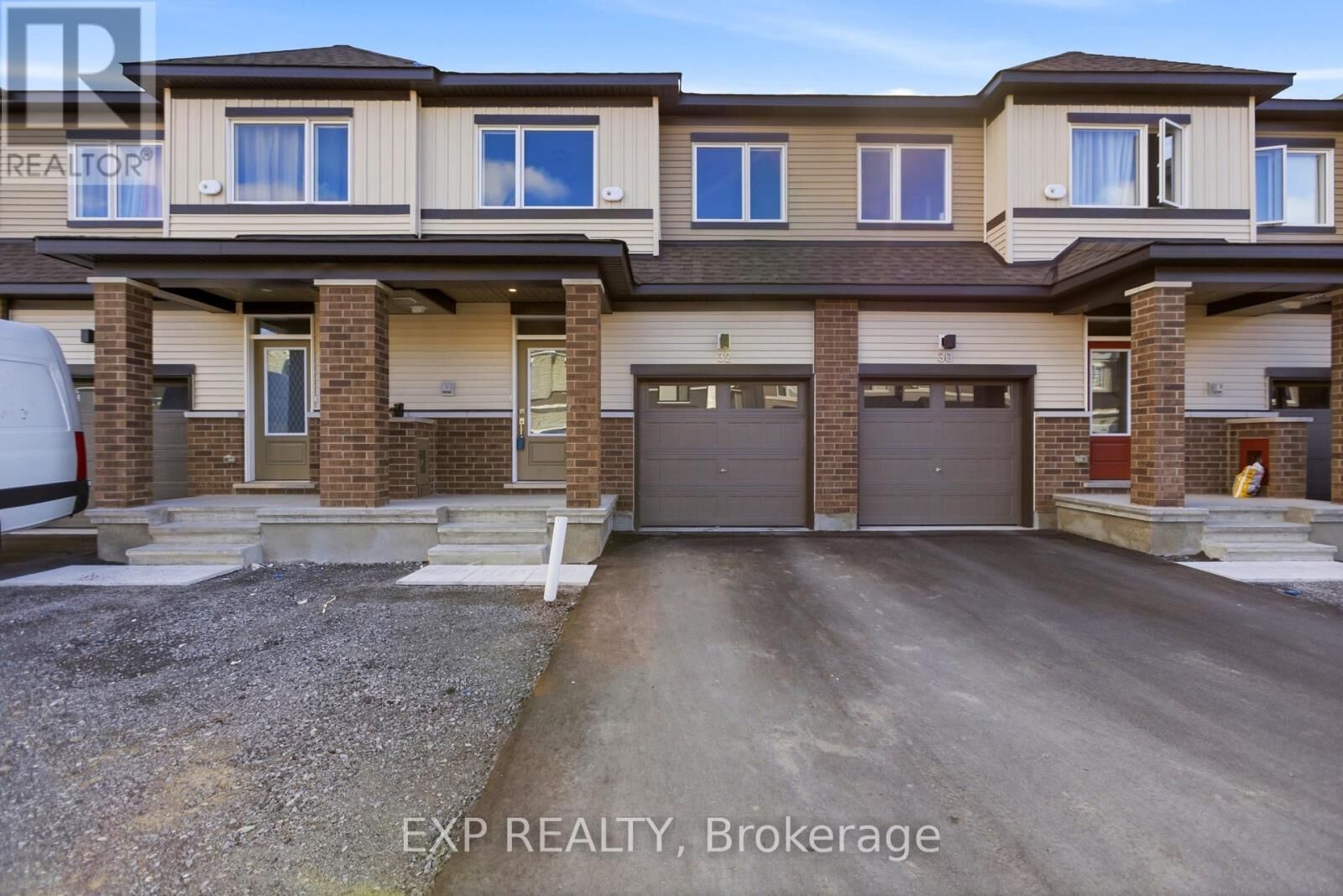 Property Photo:  32 Pumice Place  ON K2J 7H5 