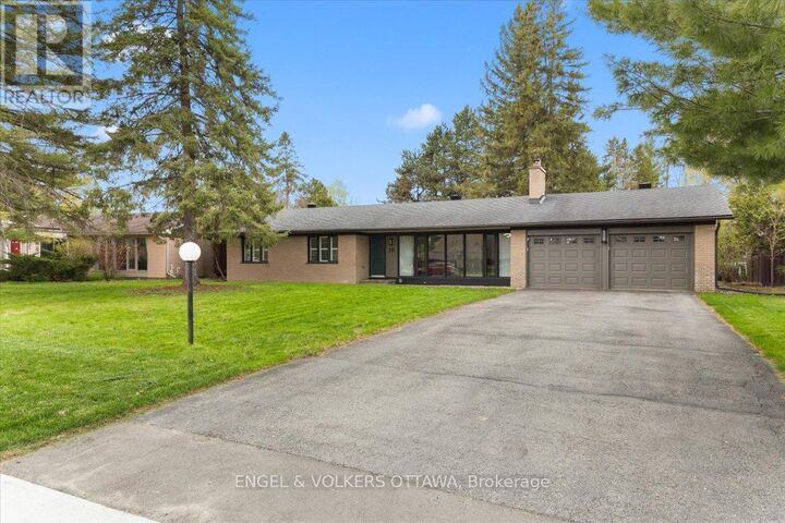 Property Photo:  28 Leacock Drive  ON K2K 1S1 
