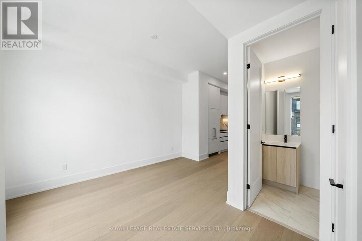 Property Photo:  20 Lou Parsons Way 12  ON L5H 0B2 