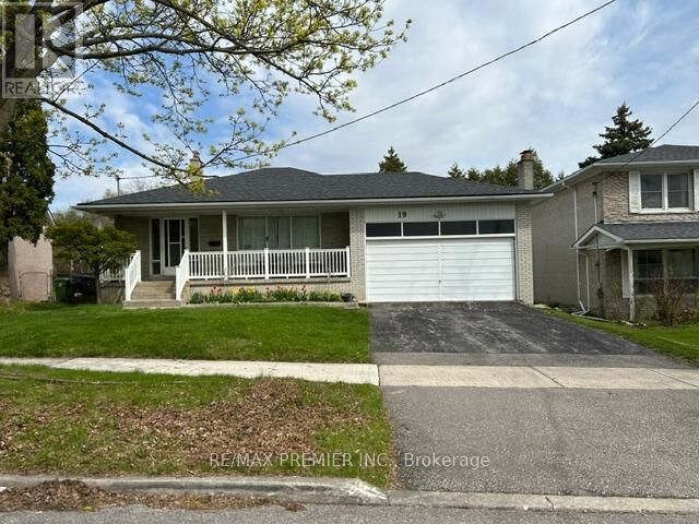 Property Photo:  19 Sandbourne Crescent  ON M2L 3A5 