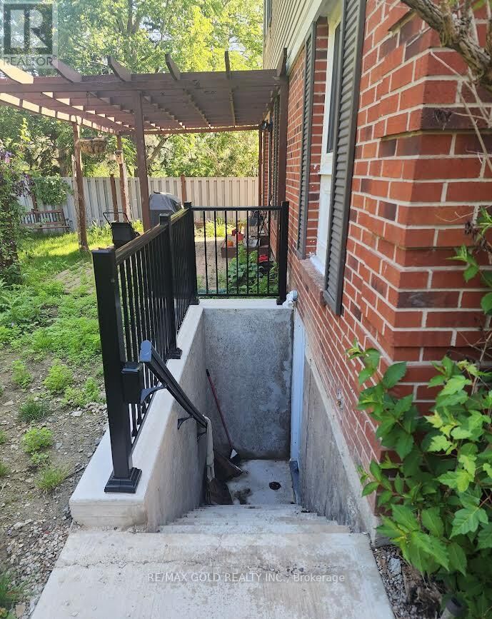 Property Photo:  1778 Folkway Drive  ON L5L 2X8 