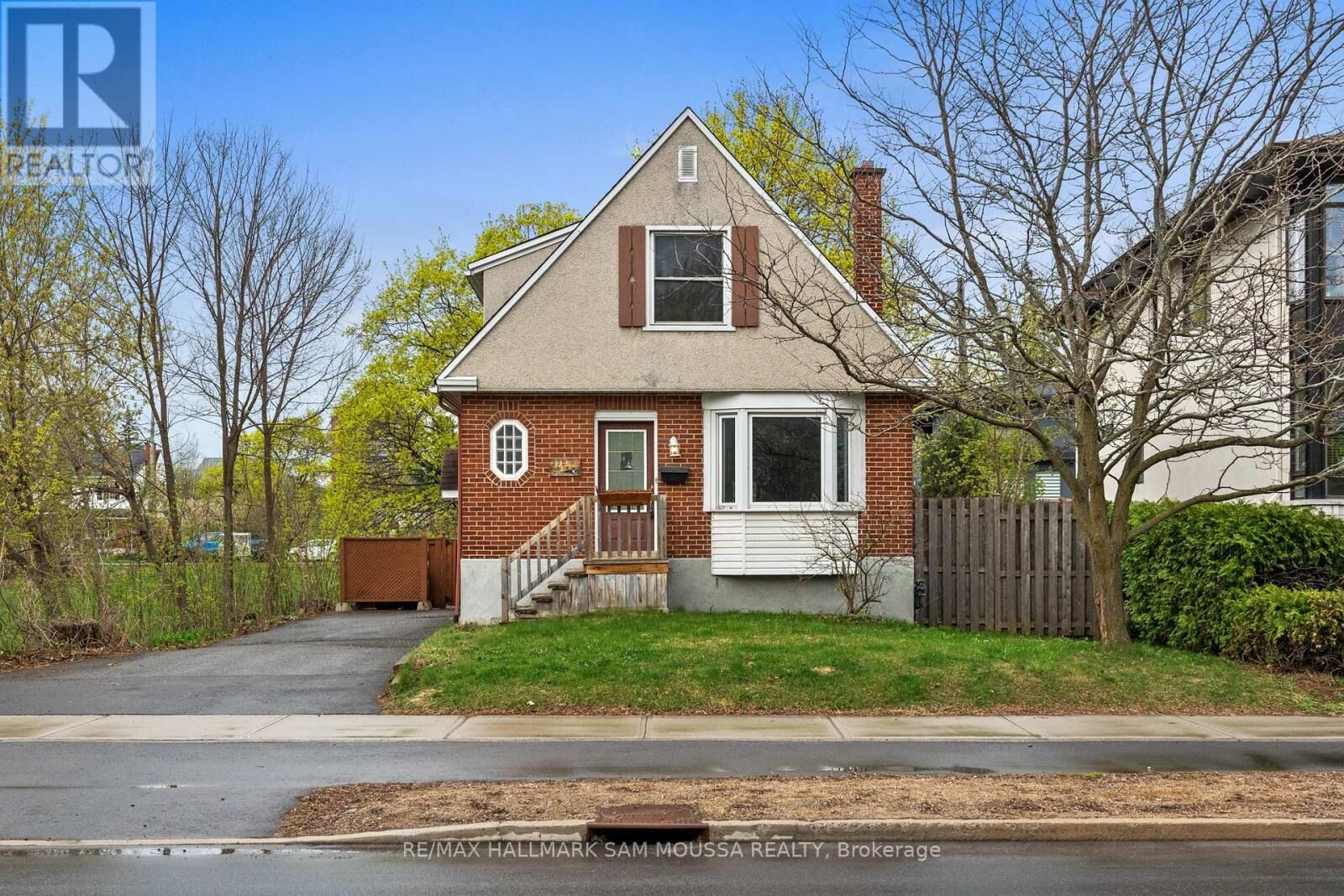 Property Photo:  378 Byron Avenue  ON K1Z 6Z2 