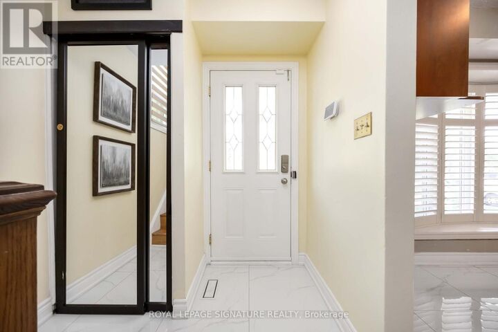 Property Photo:  104 Billington Crescent  ON M3A 2G6 